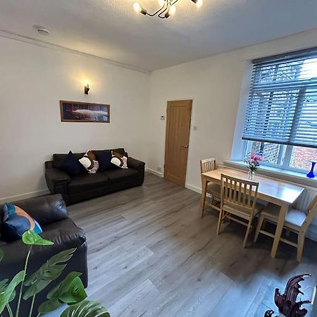 Spacious Homely 3 Bed Property Newcastle-under-Lyme Luaran gambar