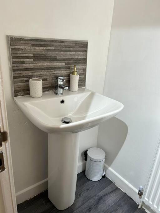 Spacious Homely 3 Bed Property Newcastle-under-Lyme Luaran gambar