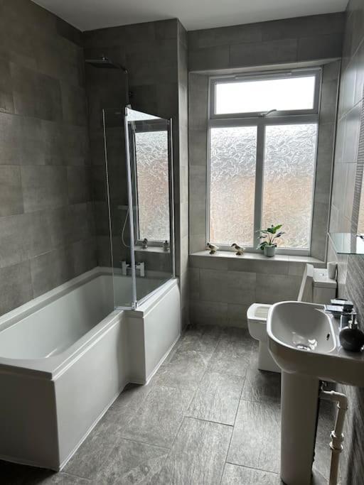 Spacious Homely 3 Bed Property Newcastle-under-Lyme Luaran gambar