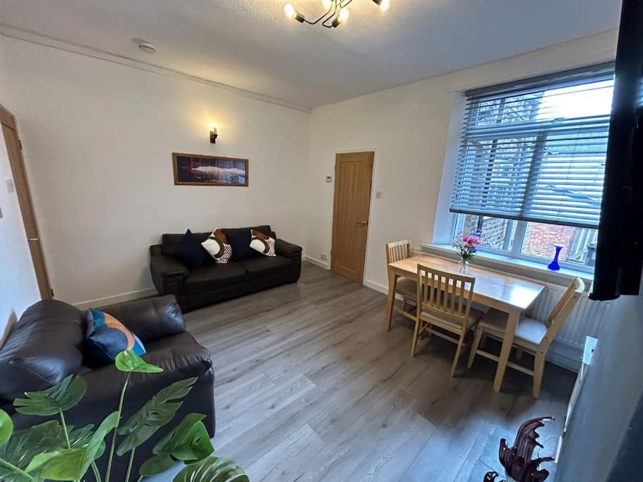 Spacious Homely 3 Bed Property Newcastle-under-Lyme Luaran gambar